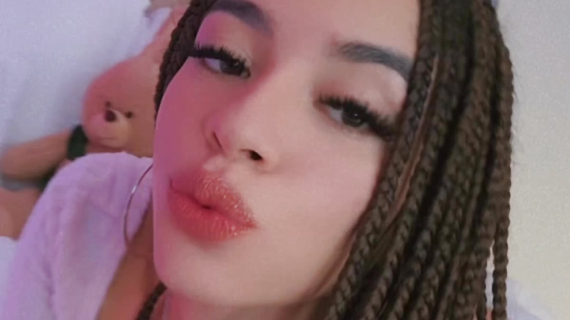 Hiii - video by pretty_pettite cam model