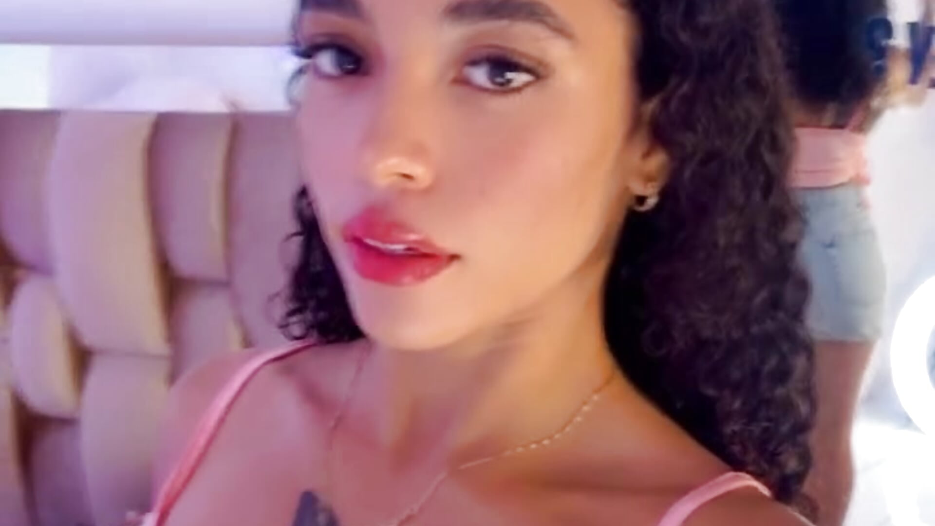 Happy Friday 🩷🌷✨ - video by pretty_pettite cam model