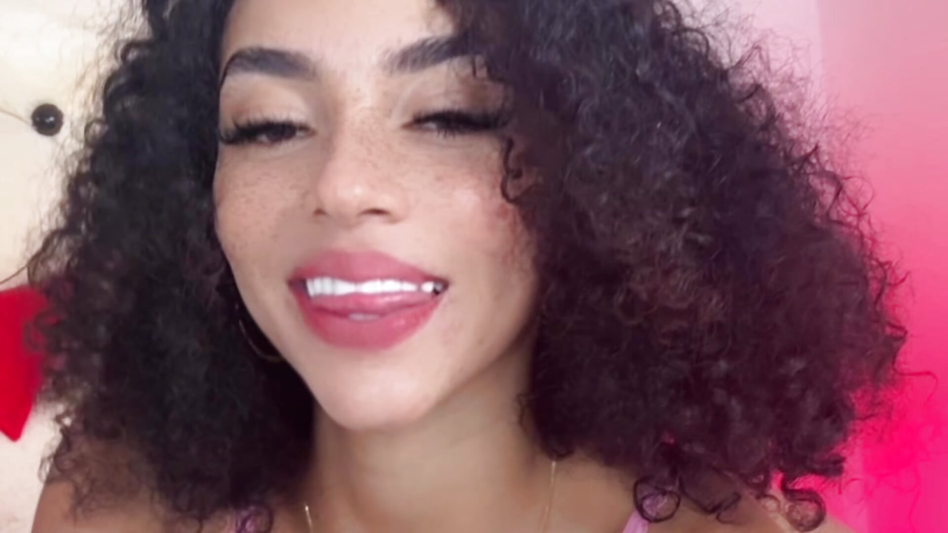 🫦🤍 - video by pretty_pettite cam model