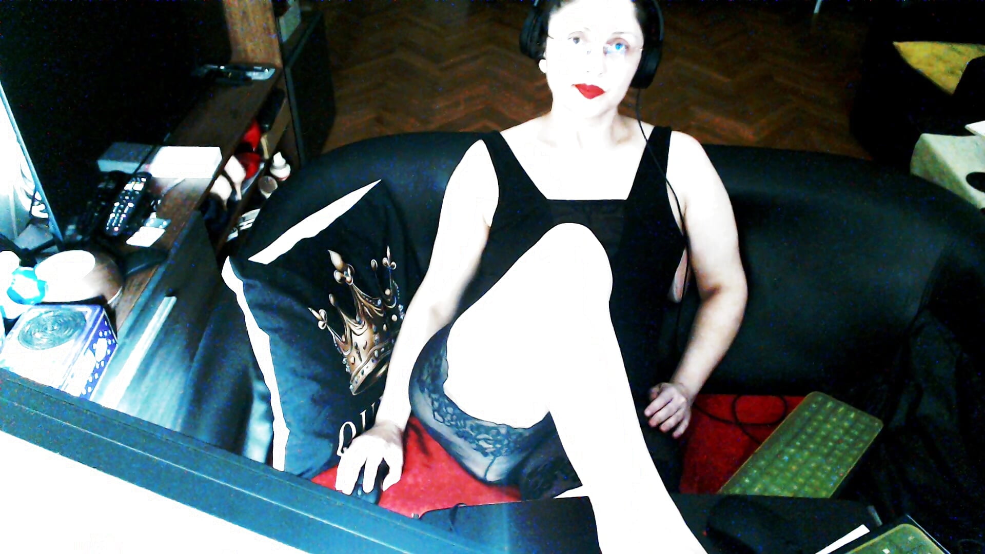 People focus on wrong attributes! Honor is underestimated! Be honorable, make business! - video van Imperatriza cam-model