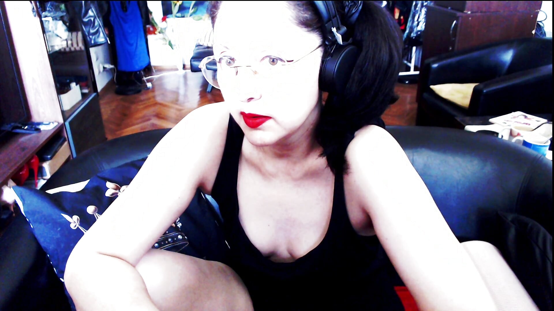 all want something else in return of money, well: NOT MY BUSINESS! - clip cu Imperatriza model videochat