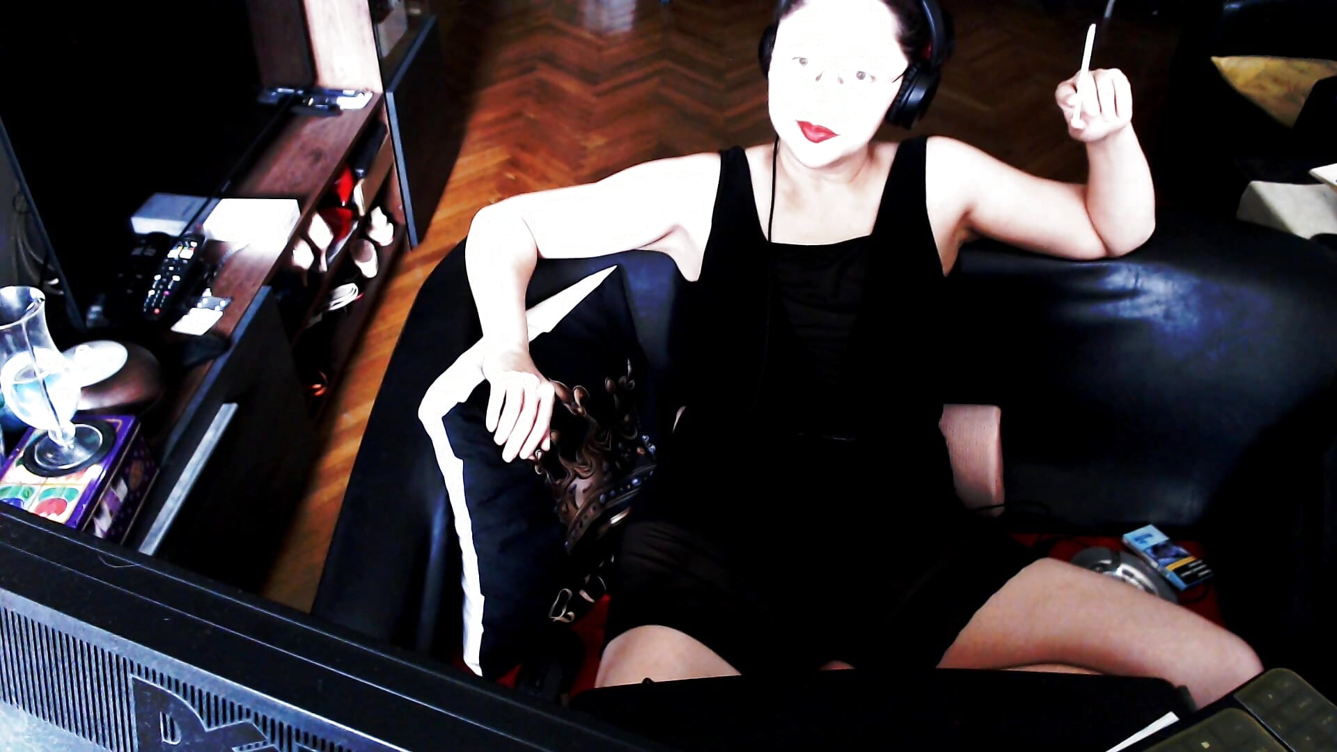 Sunt singurul om care nu a tras, atunci cand trebuia sa fiti executati!Doar NU vreti sa va si accept - video van Imperatriza cam-model