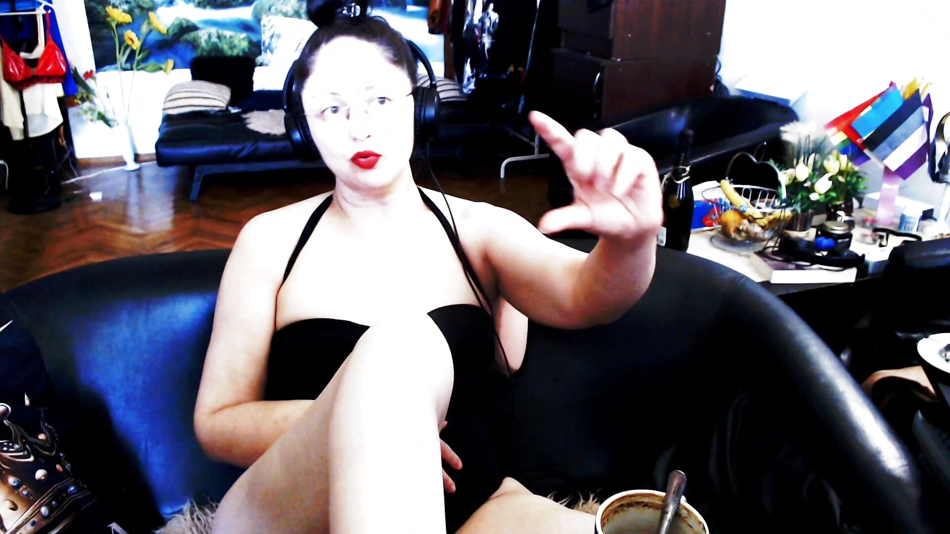 Lots of money I was earn it from trading,not from videochat.In streaming I share it because I though - video oleh model kamera Imperatriza
