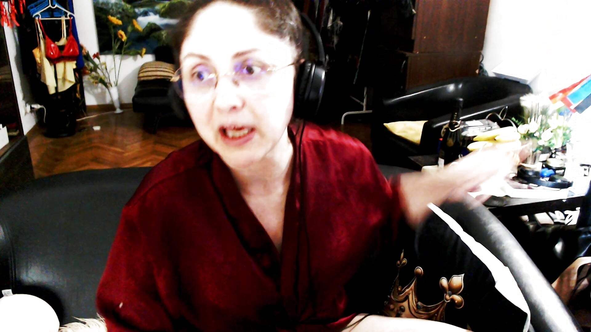 I'm Scorpia din Carpati! The assholes are young females of my country,real sociopaths! – video af Imperatriza cam-model