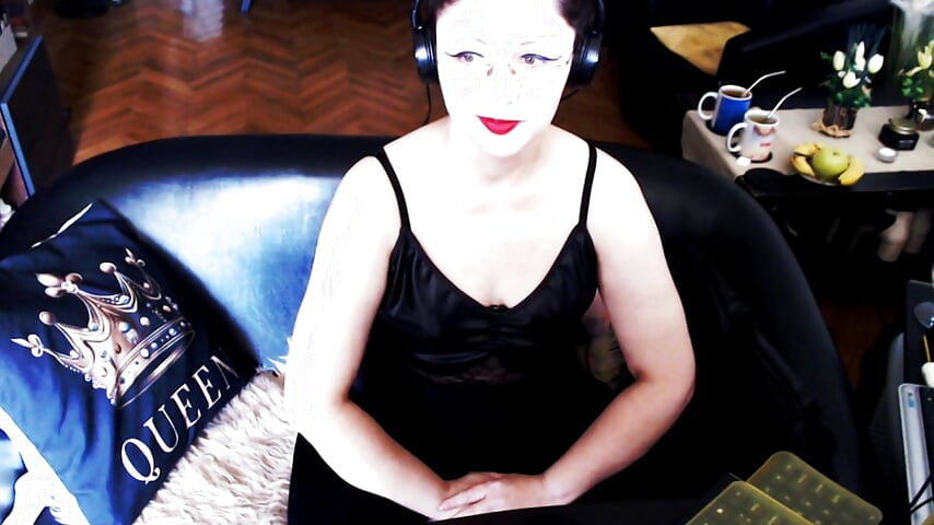 On fetish is legal to come as a MAN(cross dresser) with female body,wearing a strapon.SO,call me SIR – video af Imperatriza cam-model