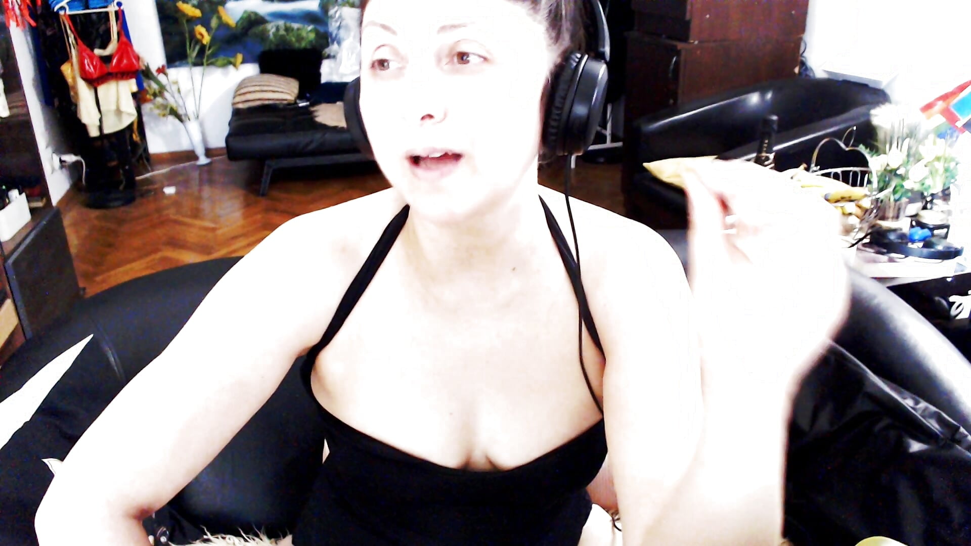 So you try to use debils of this planet to ruin business of an old idiot,thinking you will get away? - video oleh model kamera Imperatriza