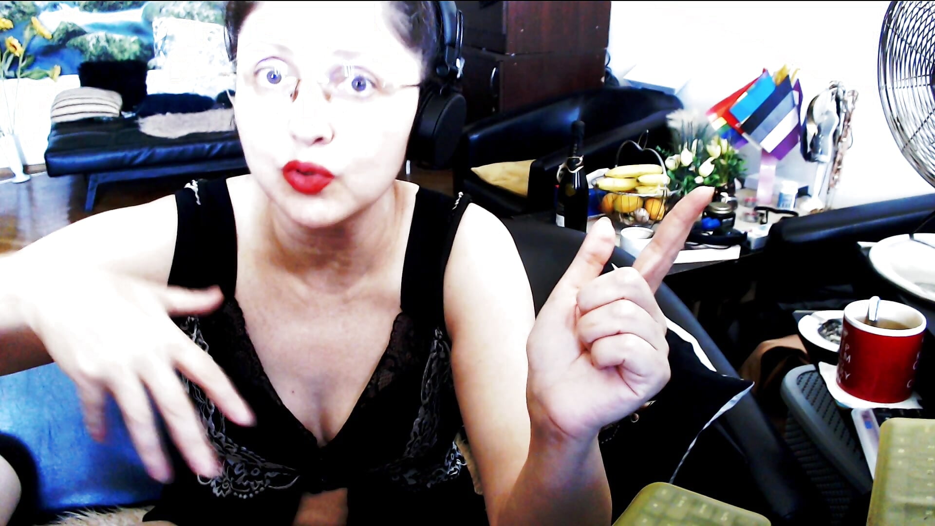 Next time dont interfere with what I manifest here! It's not your god damn business. cowards&CO! – video af Imperatriza cam-model