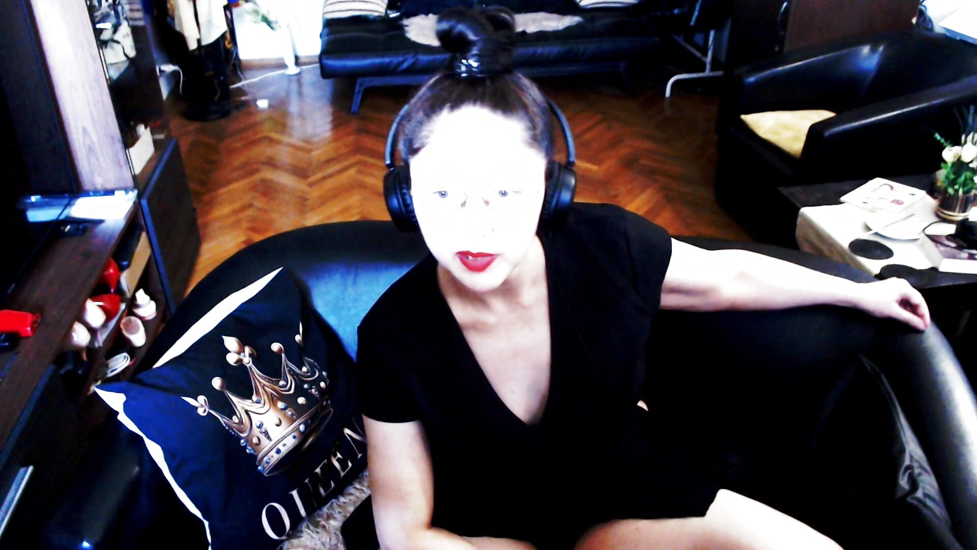 Stupid people with huge expectations they cant get anything"All I have to do is be nice and not lie" – video af Imperatriza cam-model