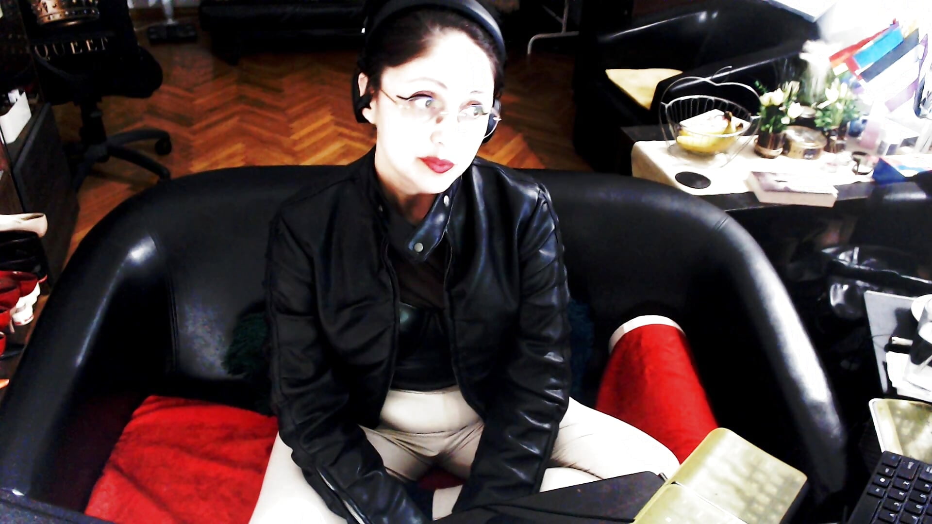 syndromes of savors & gratitude under this tag / kink: findom/financial domination - 視頻來源： Imperatriza