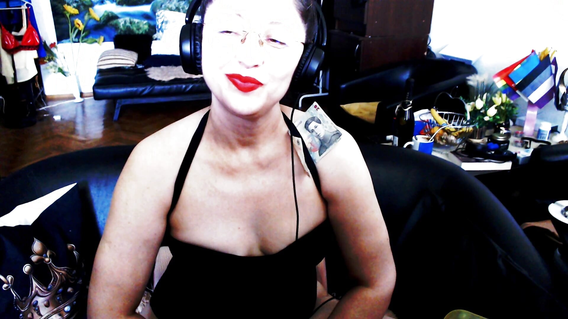 Good job, "ebony sir"! Your back to bug me! When I delete an account somewhere, I am gone forever! - video oleh model kamera Imperatriza