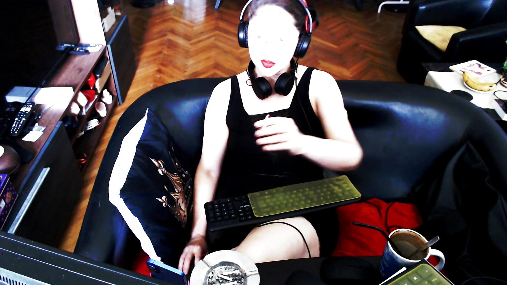 Debil puncto IT, that was donation of pizda!Ths donation was before2016. Because in may2016 was end - video van Imperatriza cam-model