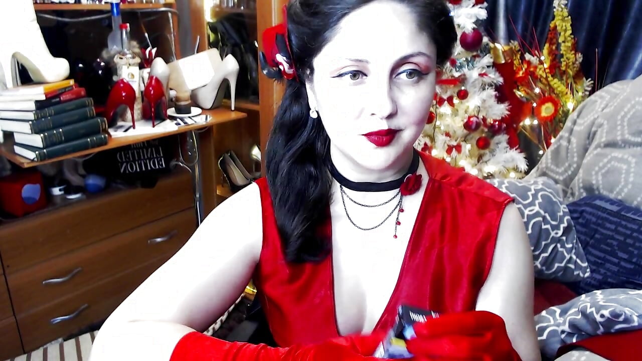 Happy New Year to everybody! #SMOKINGFETISH #SATINGLOVES #REDEMPRESS THANKS 4 EVERYTHING! - video od modelky/modela Imperatriza