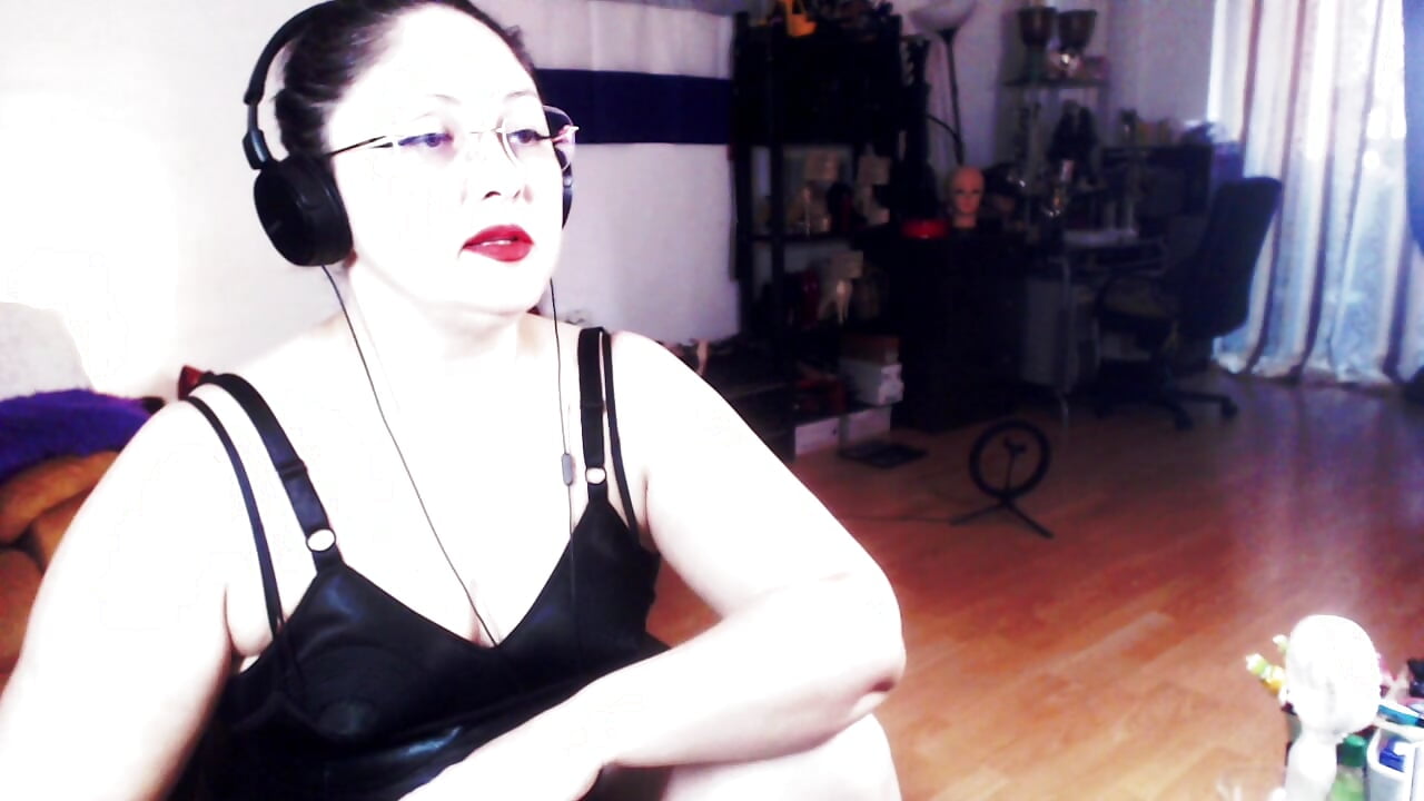 For those who wamma buy a masturbation session,I inform that I dont offer this in a dailly base - video od modelky/modela Imperatriza