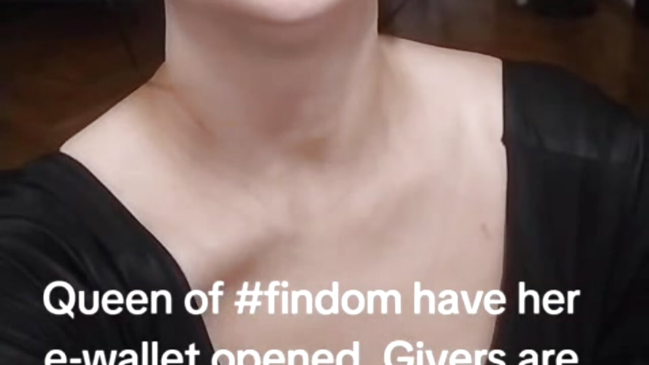 Queen of #findom have her e-wallets opened!Givers are welcomed in my live! - فيديو من Imperatriza موديل الكام
