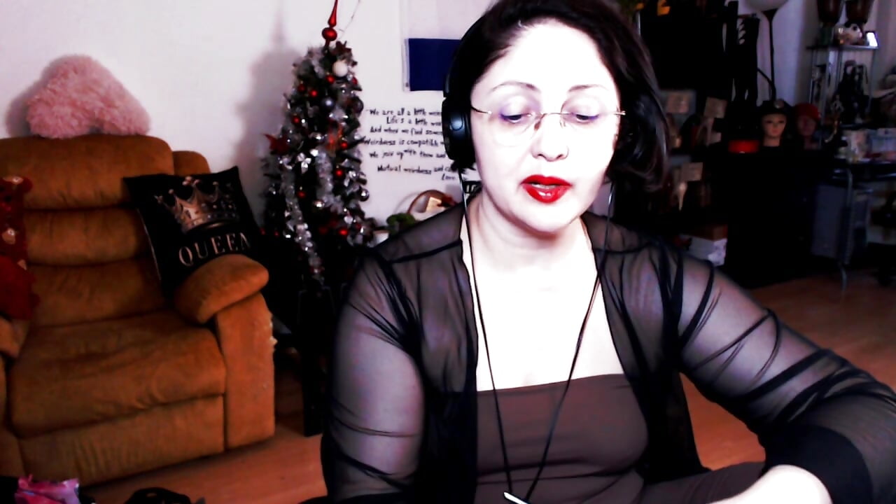 I wait everyone who love/respect/like me to contribute with tokens/cam2cam/privates - video od modelky/modela Imperatriza