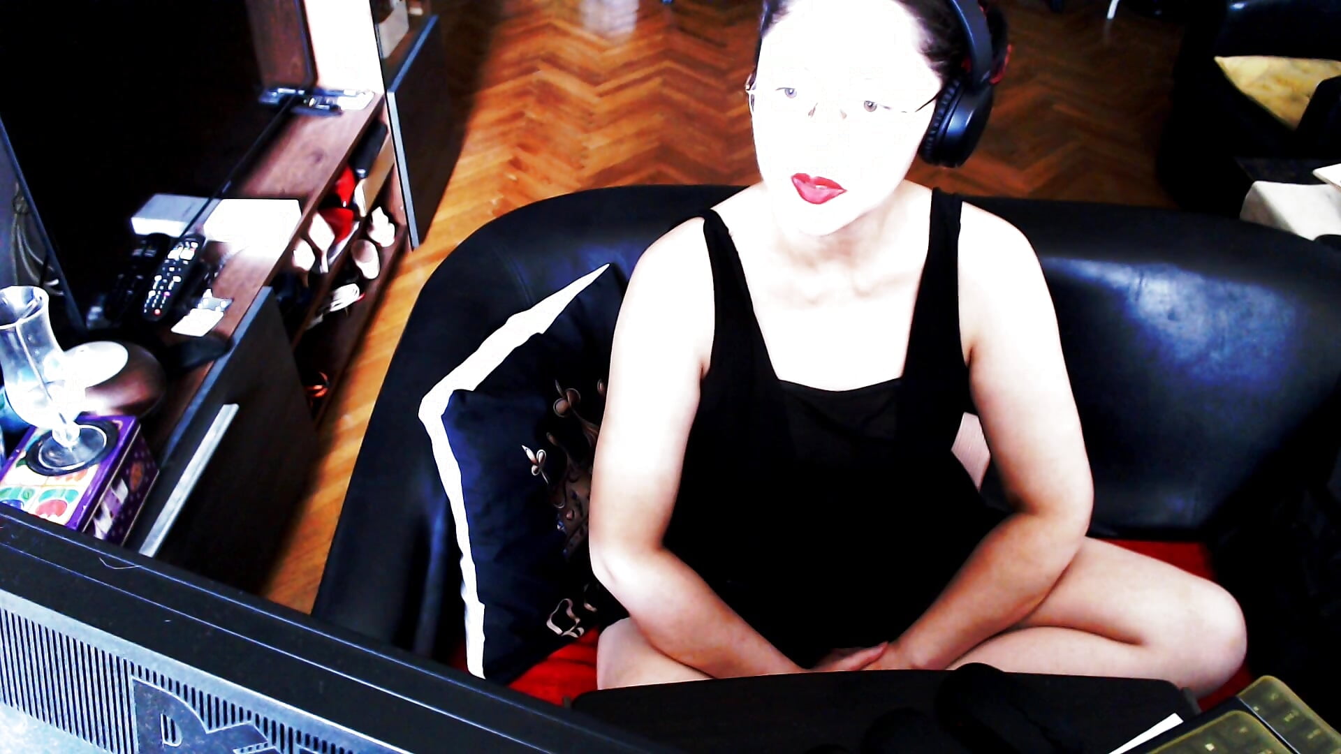 LOVE is what I DO, not what I SAY! RACISM is how I was treat it years by my own citizens! - video van Imperatriza cam-model