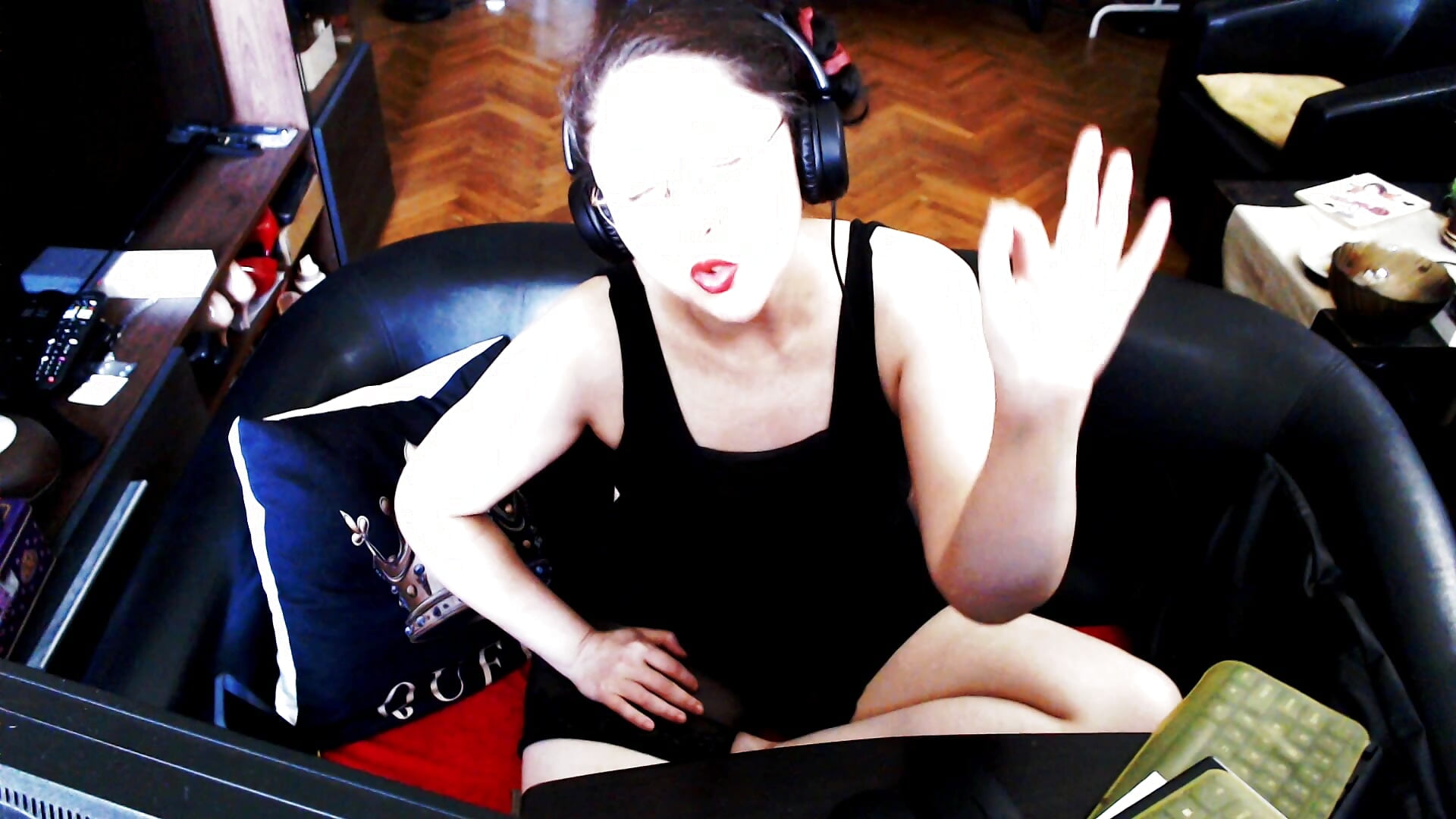 oh i was should you how i disabled my accounts on sites! i will do it over there too! – video modela na kameri Imperatriza