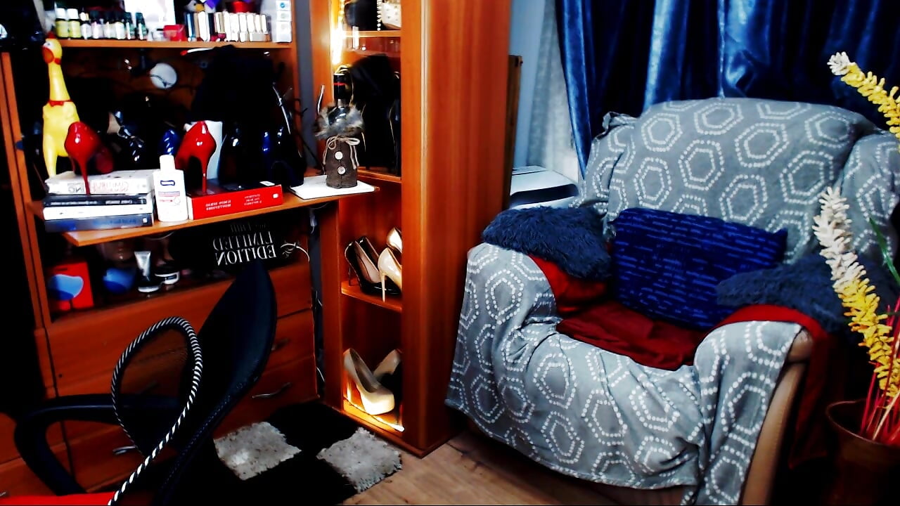 LUMEA BDSM:DISCIPLINED SOLDIERS IN MY ARMY! FINANCIAL DOMME! Good morning, good morning! brightening - video od modelky/modela Imperatriza