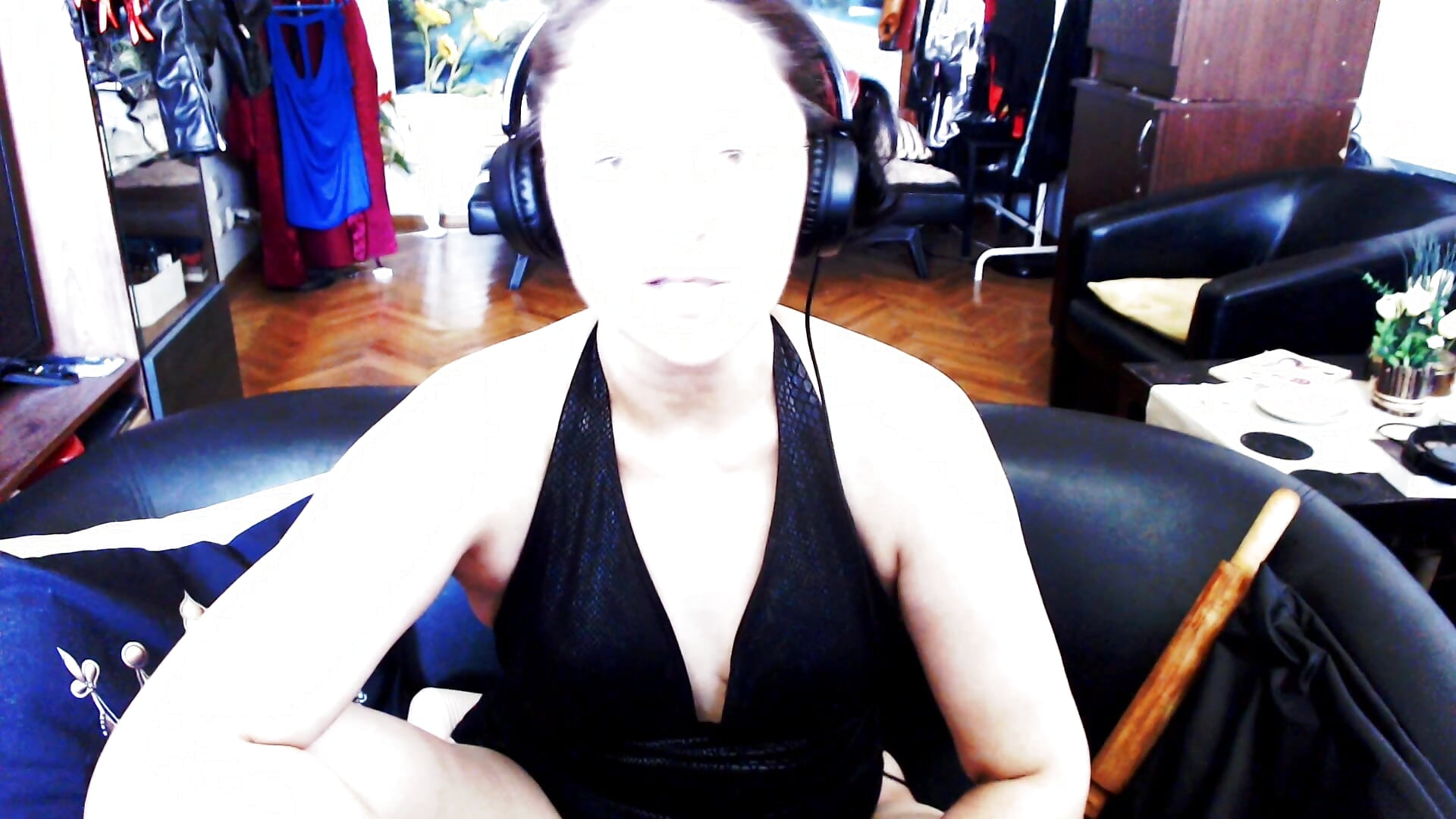pe o proasta ca tine,lesbiana inchipuita nu te prinde saracia! – video modela na kameri Imperatriza