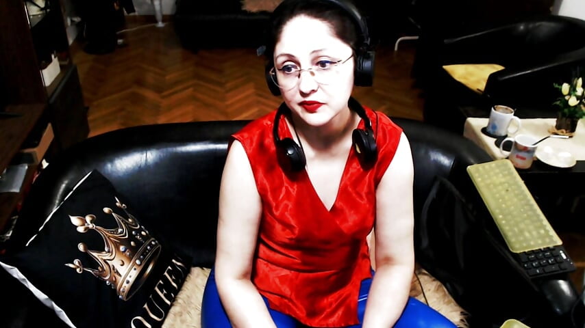<<"CAN YOU MAKE ME DO IT?" DUDE>> RESPONSE OF EMPRESS: WTF, YES .. ABOUT 1 MILLION $ - clip cu Imperatriza model videochat