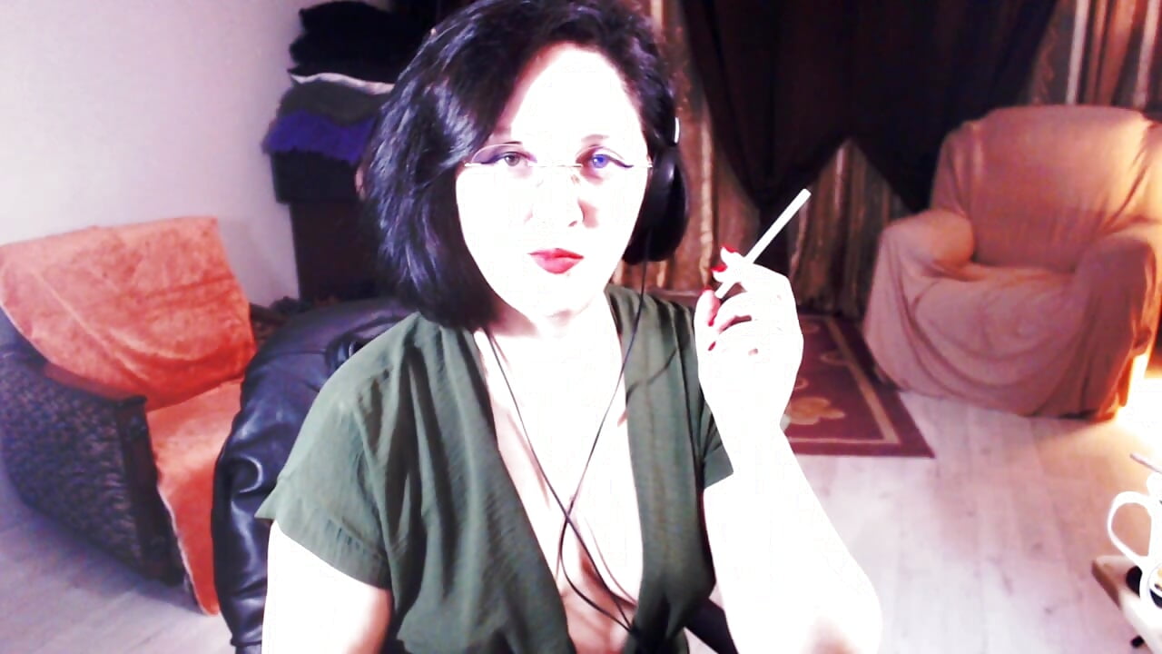 All sexy slut sissies are waiting in line for partying at birthday of your Supreme - video od modelky/modela Imperatriza