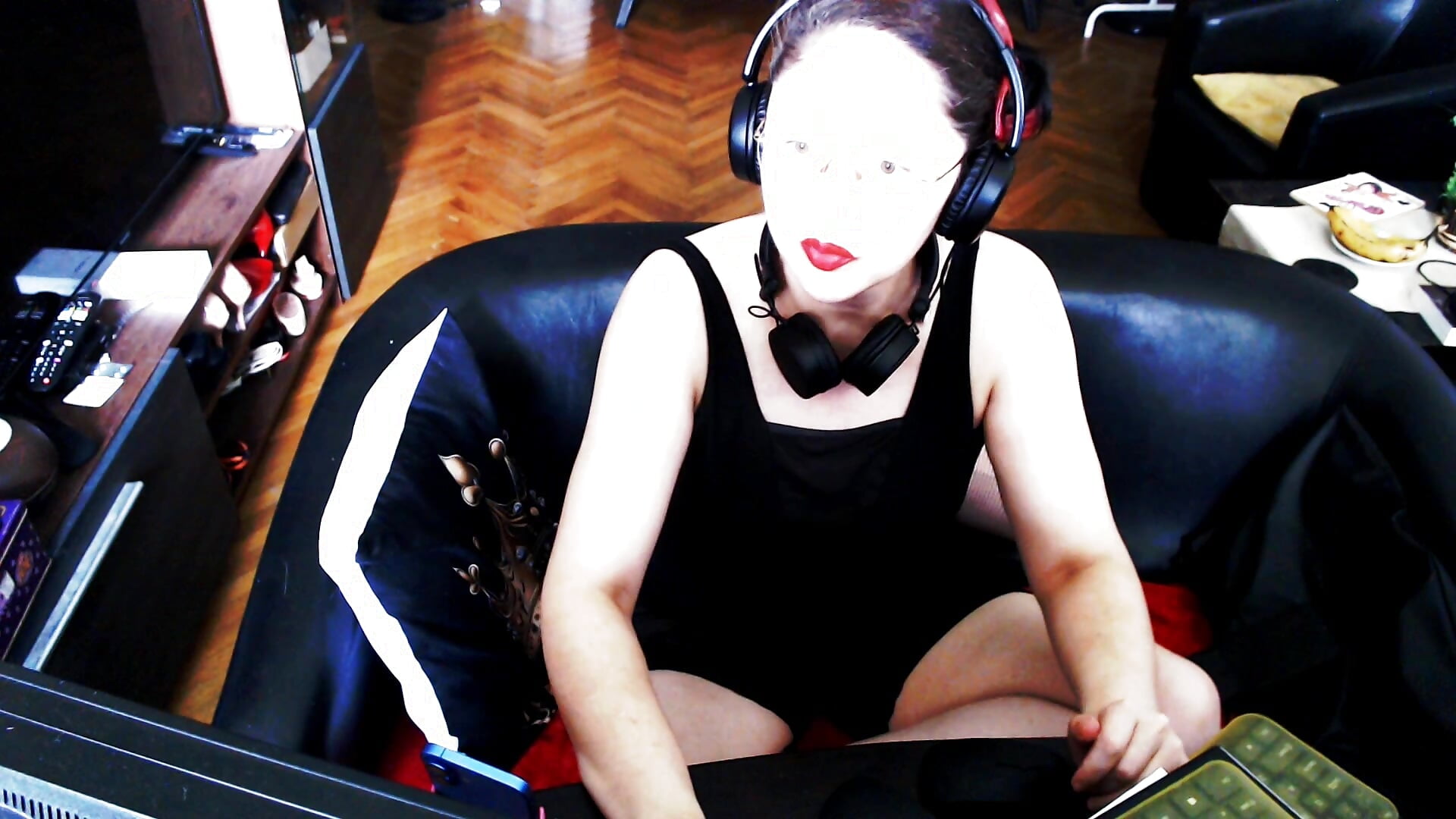 Pentru ca demnitatea si onoarea NU s-a nascut in BRAILA, doar foamea! - video van Imperatriza cam-model