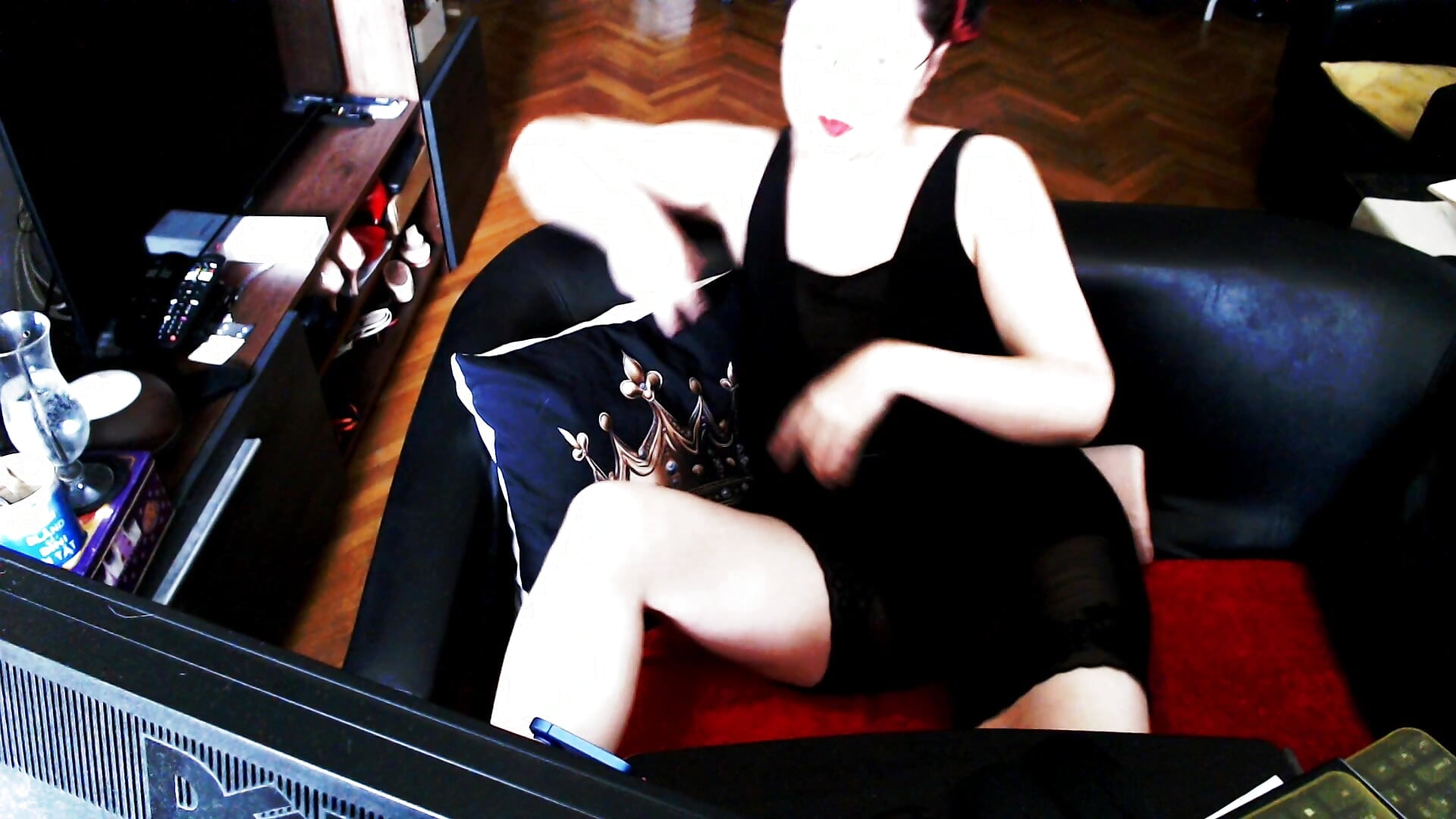 TARFA DE catalin (ala mic) tot psihopat este? A incercat sa se drogheze si el sau tot femei in varst - video van Imperatriza cam-model