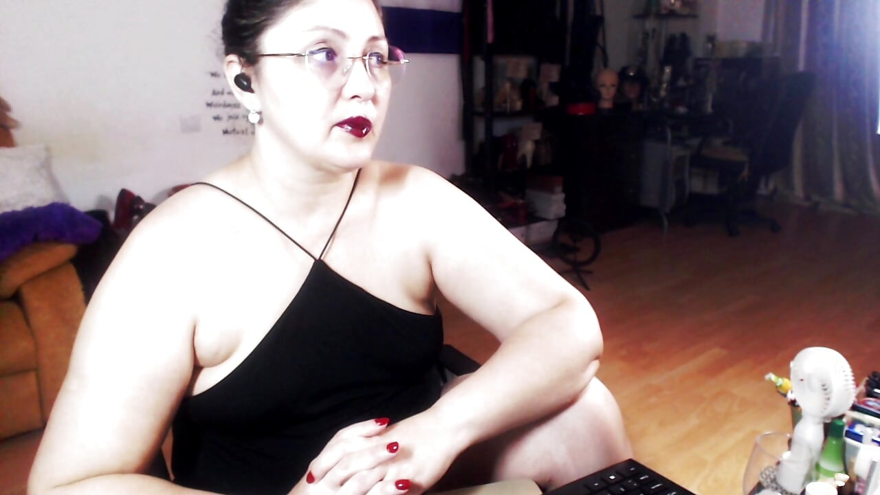 Woman is on hold!Crazy nonbinary is in control since 1999, means about 25 years!Adviceofday:RUN - video od modelky/modela Imperatriza