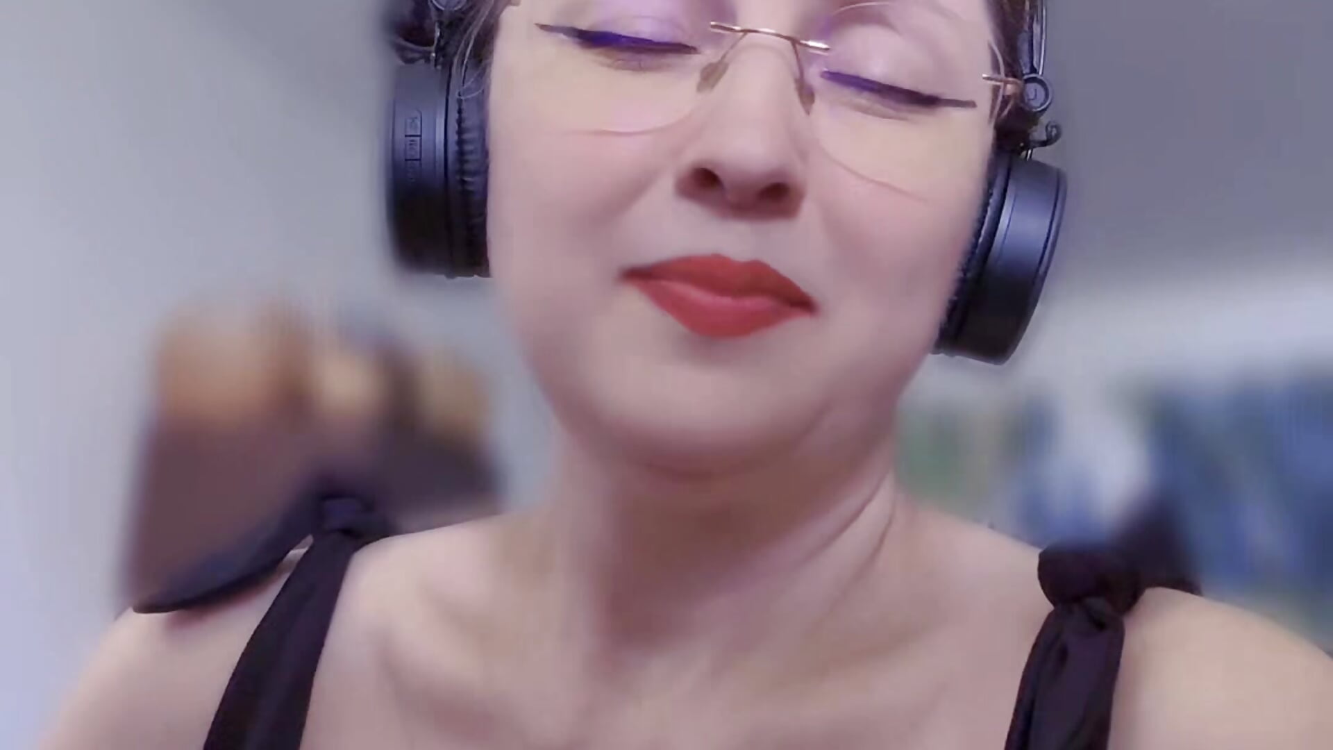 Să curgă milioanele!– Imperatriza kameramodell videója
