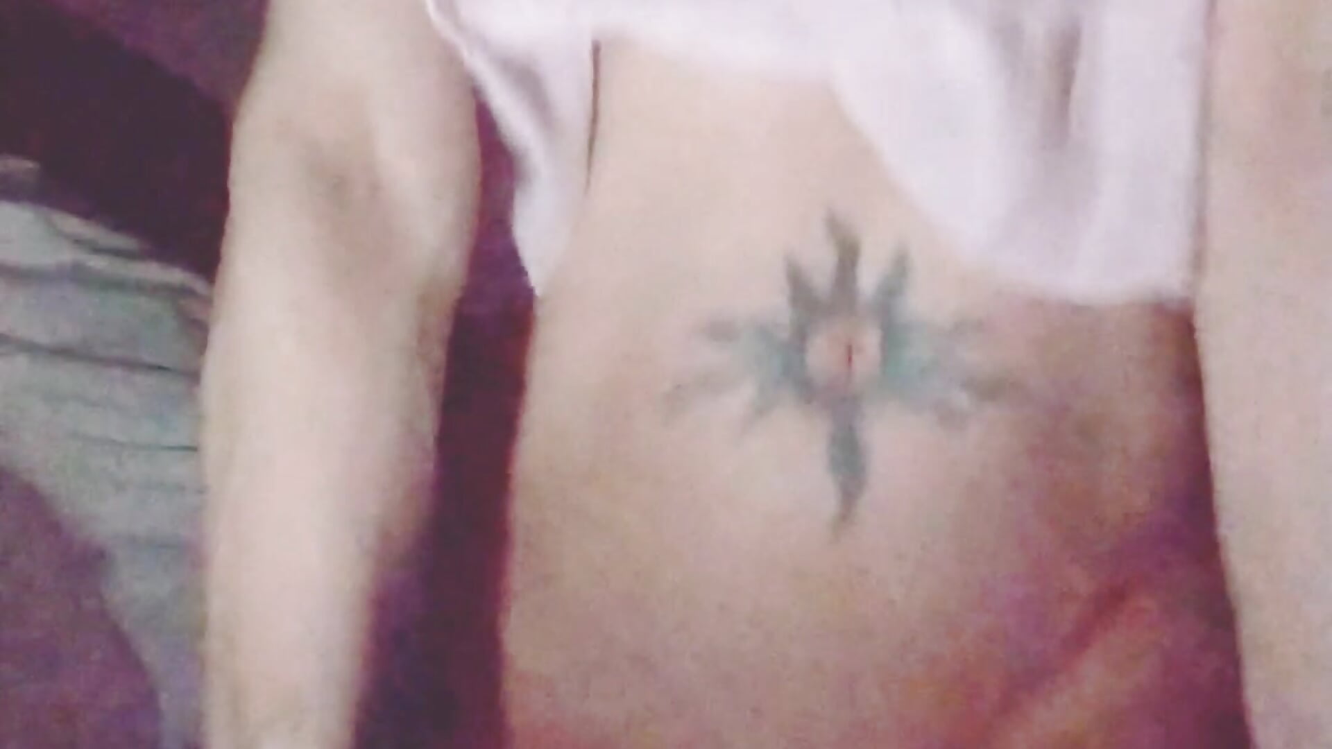 Slutty milf playing with vibrator up close ♥️💋 - vidéo du modèle de showcams Venusinfurs462