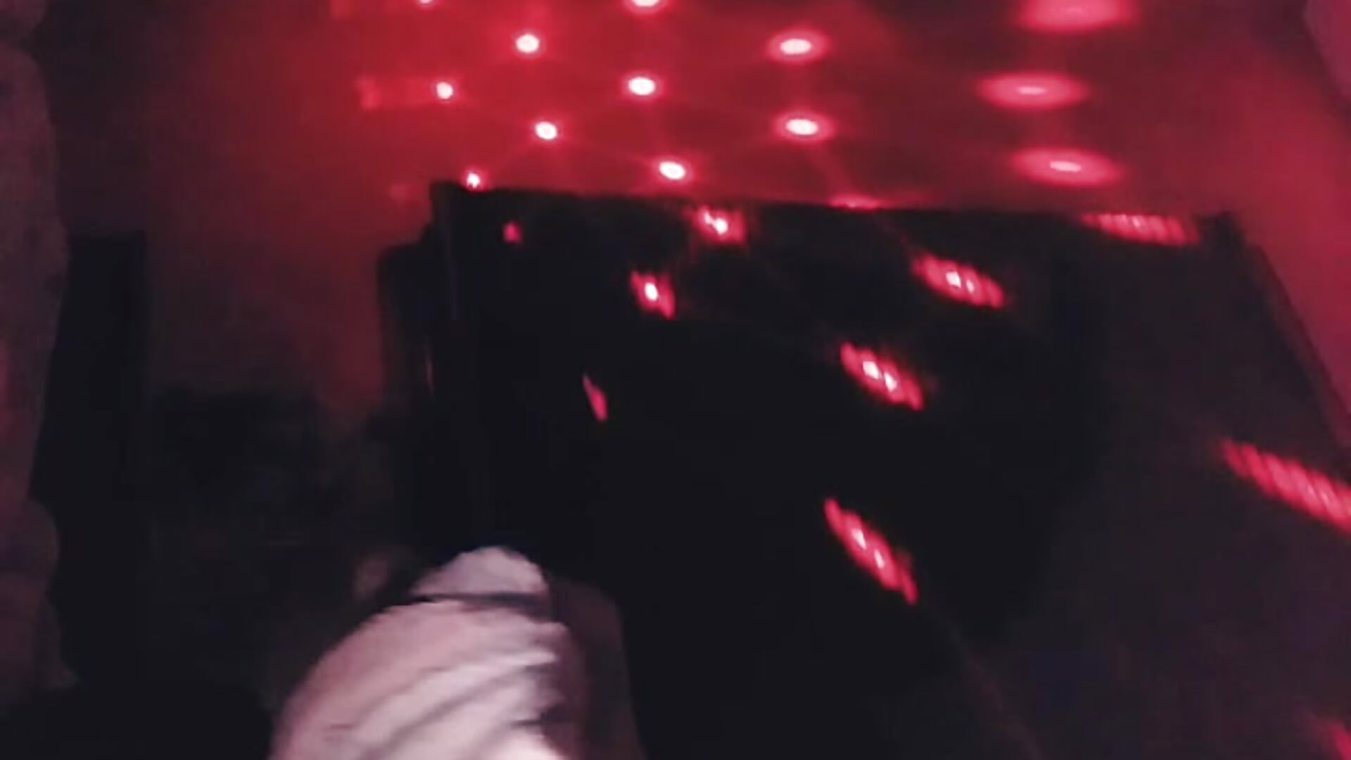 SEXY MILF SHOWS OFF HER FEET AND TITS IN YOUR FACE 💋 – видео вебкам-модели Venusinfurs462