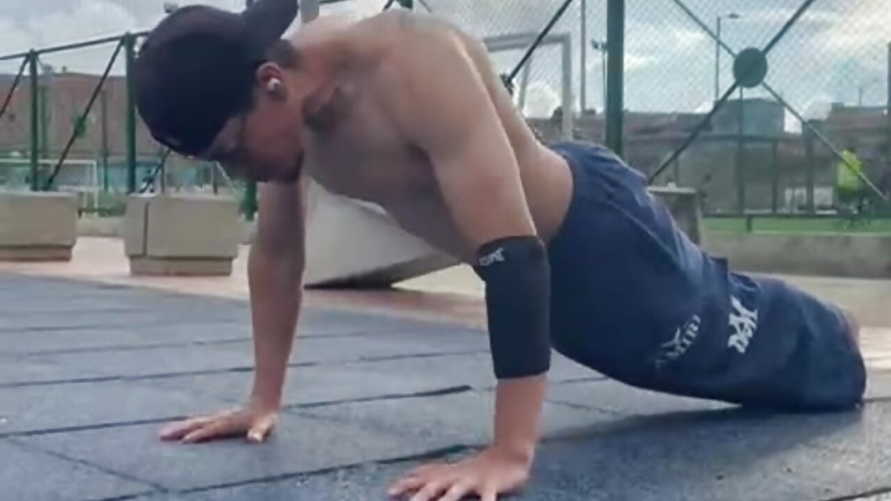 STRADDLE PLANCHE - video by diego_sw09 cam model