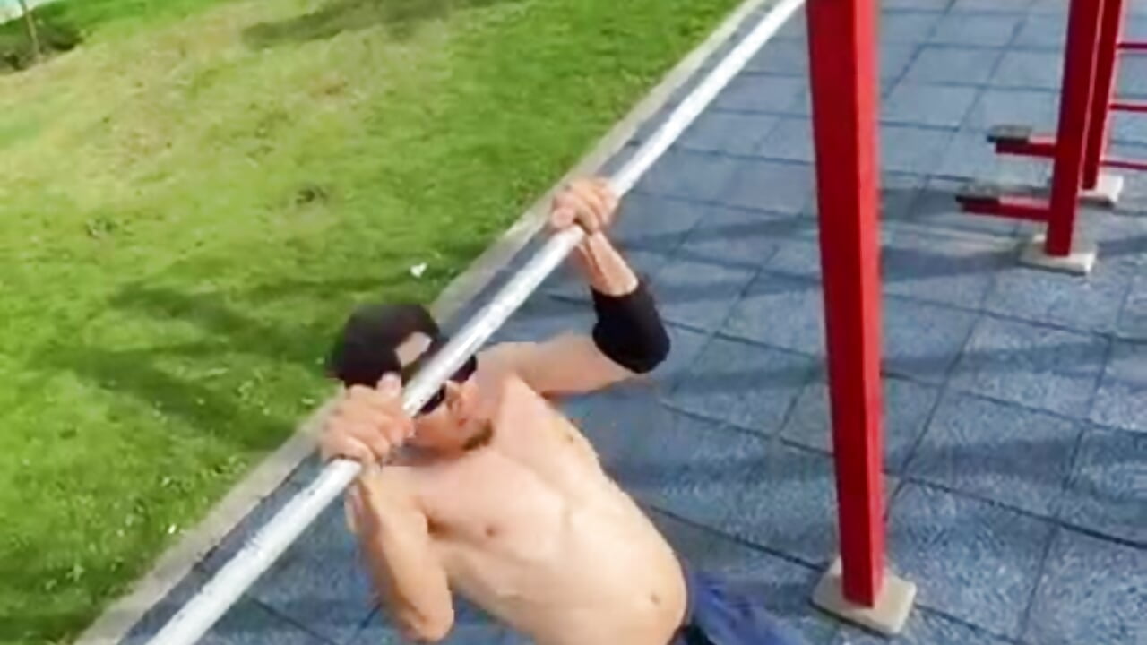 MUSCLE-UPS - video by diego_sw09 cam model