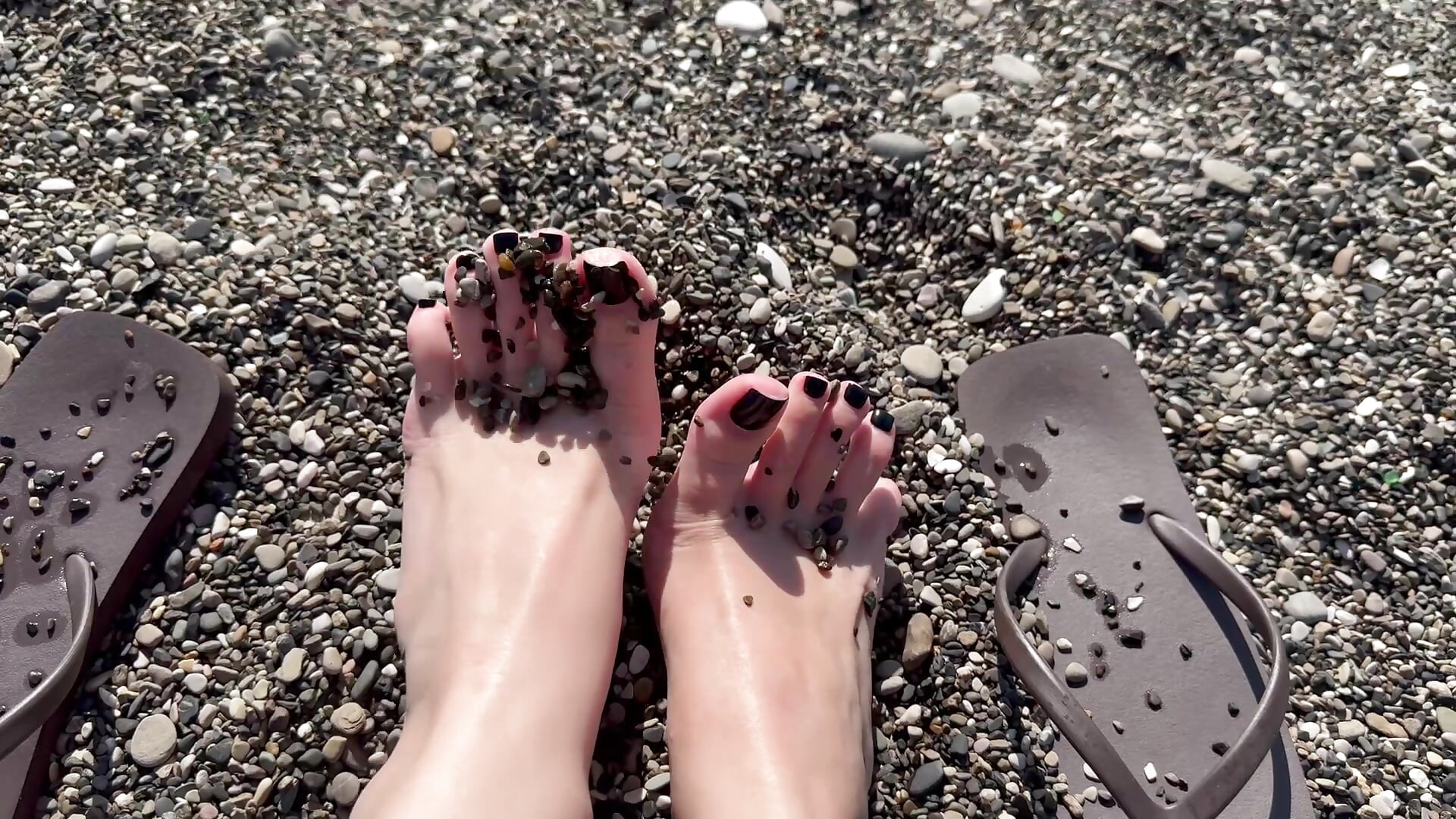 You're as tiny as the stones under my feet. - video av ElektraSunshine cam-modell