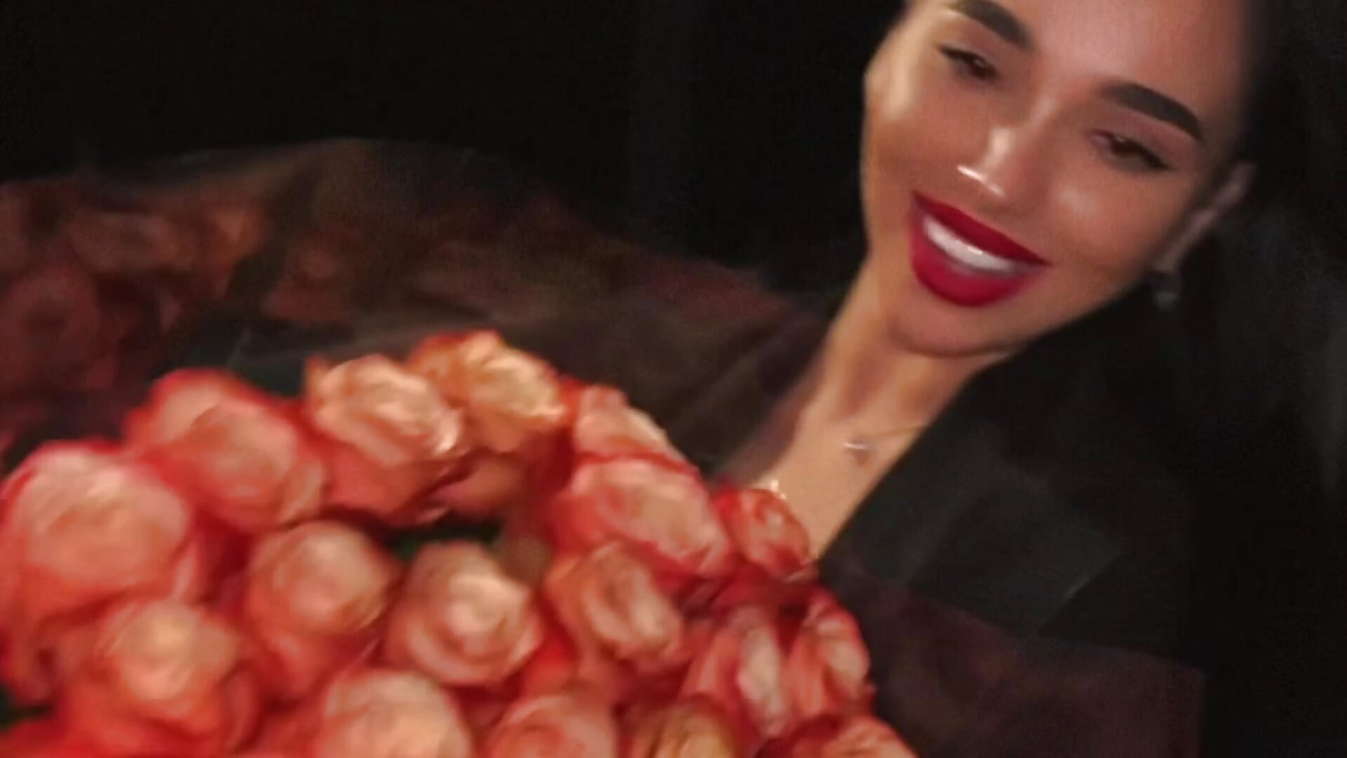 i love flowers - video by BarbyCardi cam model
