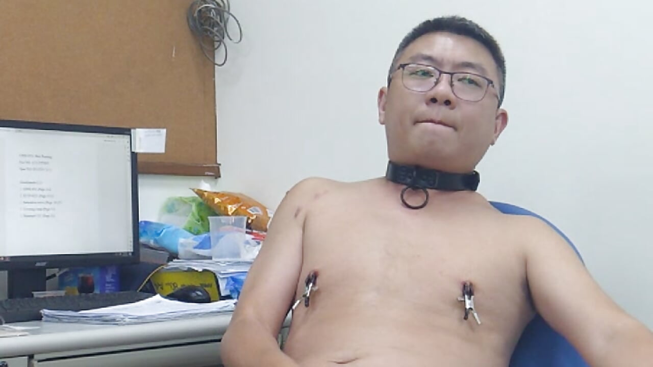 Cun in chasity – video af smallweak