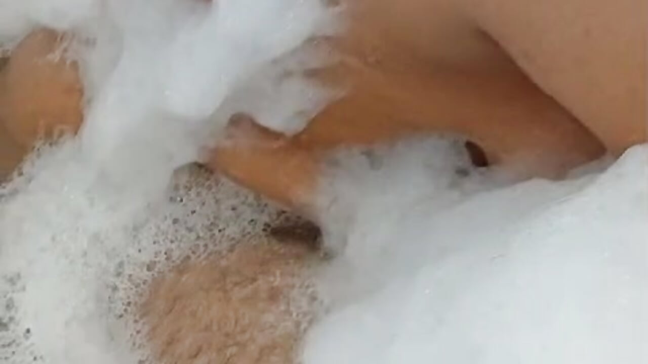 Can you help me take a bath? - video od modelky/modela Celeste_Mcs_