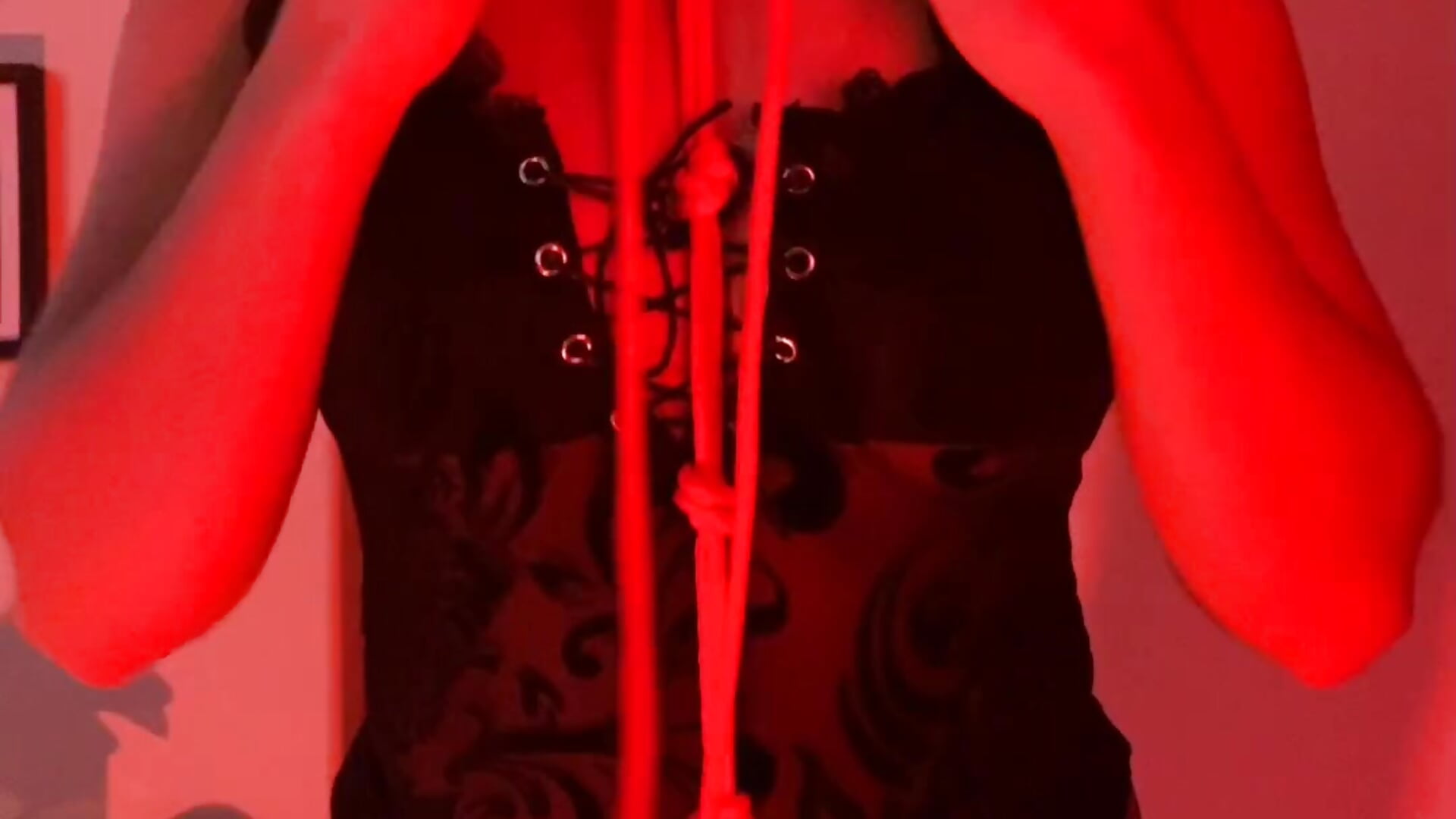 Karada Tie, teasing myself with the pressure - video by Sweet_Amy01 cam model