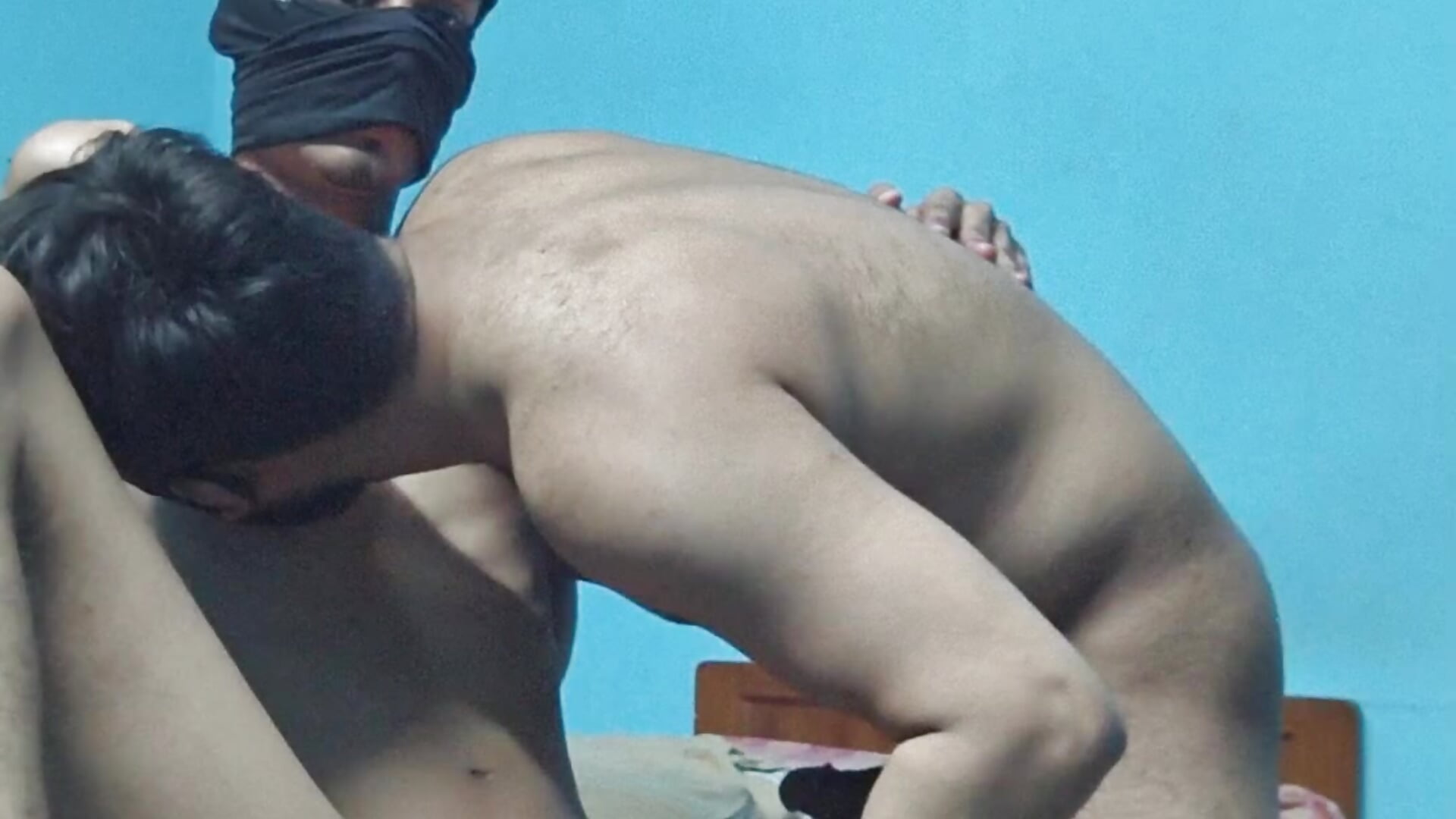 Rubbed his asshole like a pussy and made him suck my dick while his head was hanging down - Vídeo de king_akash2000, modelo de vídeos