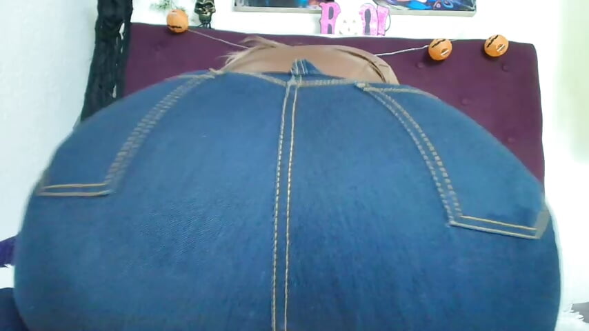 Merlina and her big ass in jeans on your face - video merlinaadams_ kameramallilta