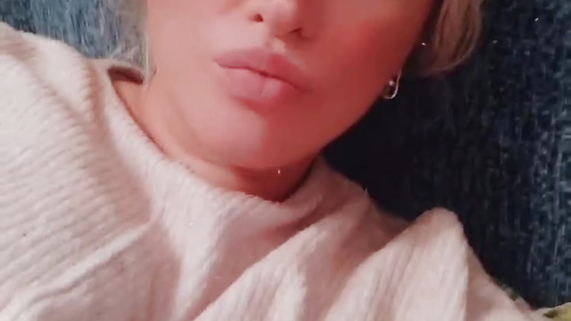 My boobs - video by Emilia_Lee@xh cam model