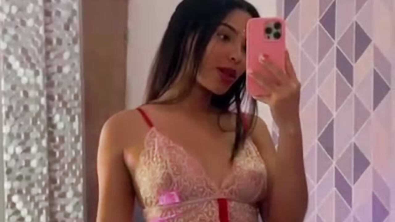 Spoiler: You won’t be able to focus after this 👀 - vidéo du modèle de showcams littleebonny