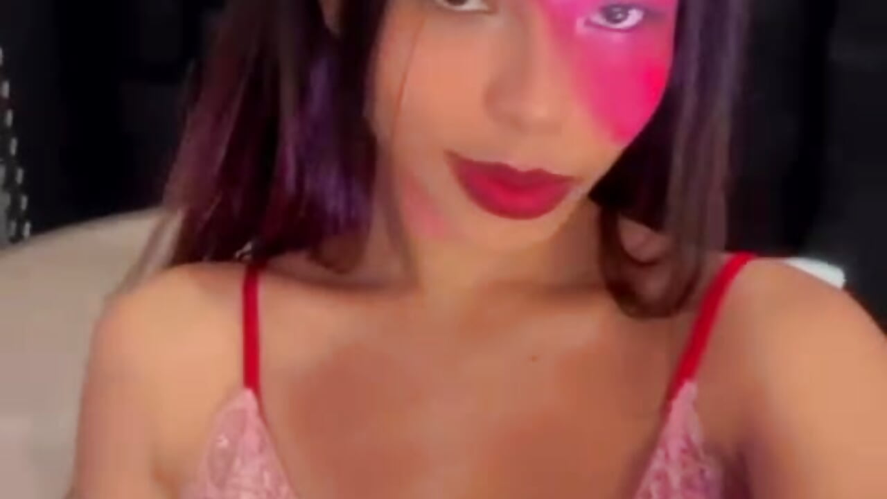 Kisses for you 🔥🥰 - vidéo du modèle de showcams littleebonny