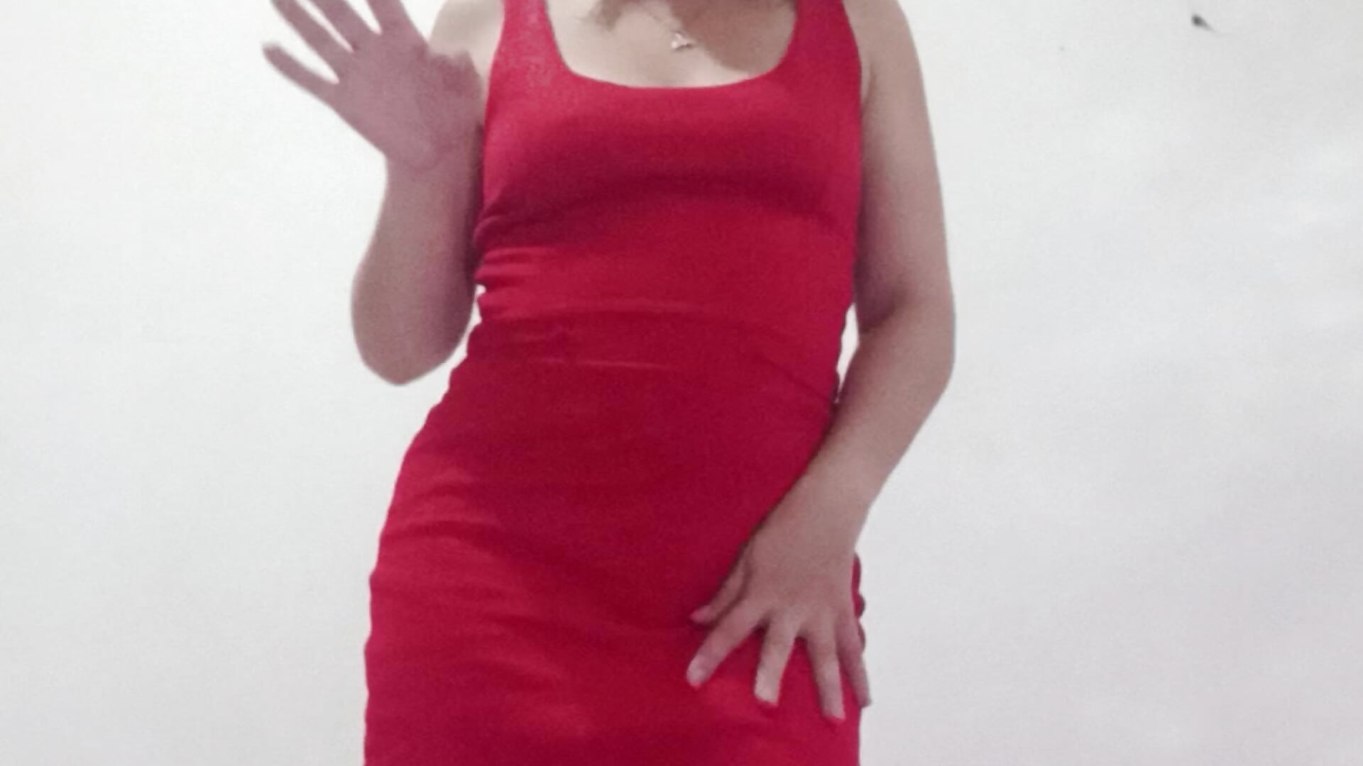 Sexy girl adn eres color red for You 6 pm colombia