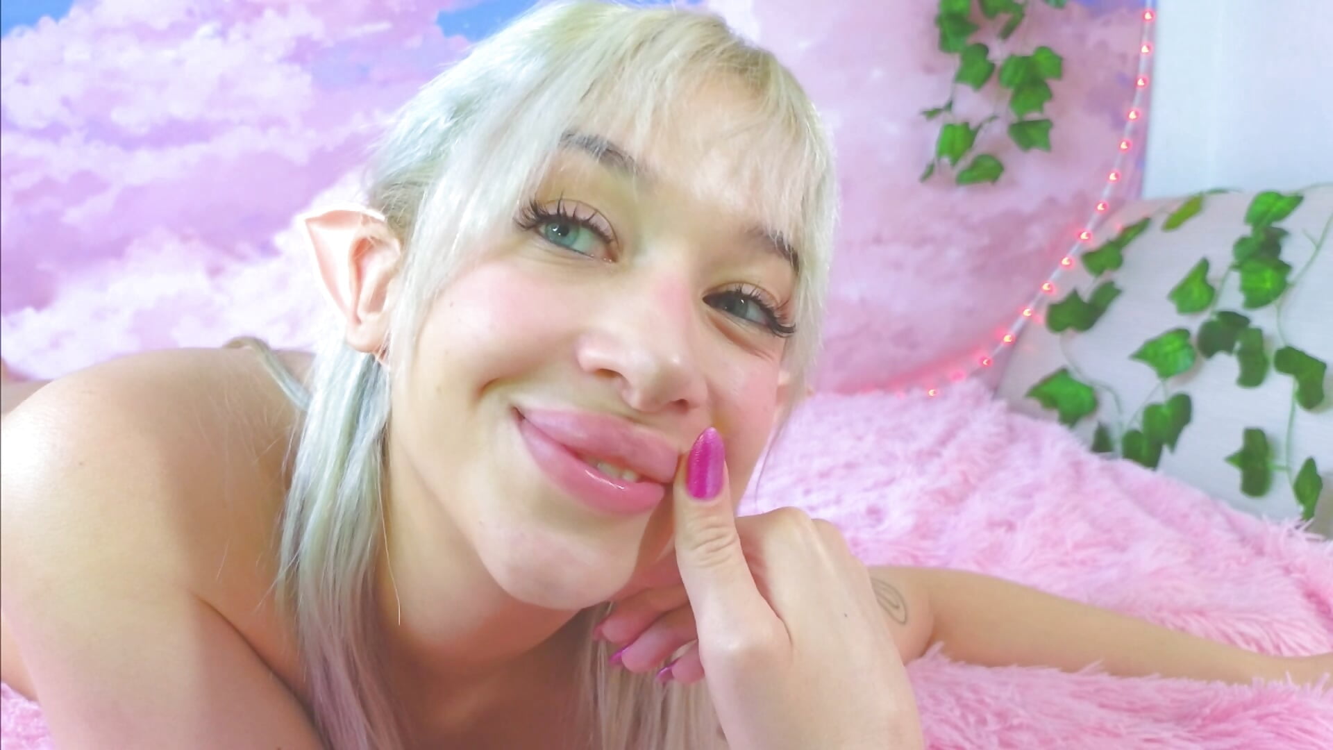 tease you with blowjob - video by BladeNeon cam model