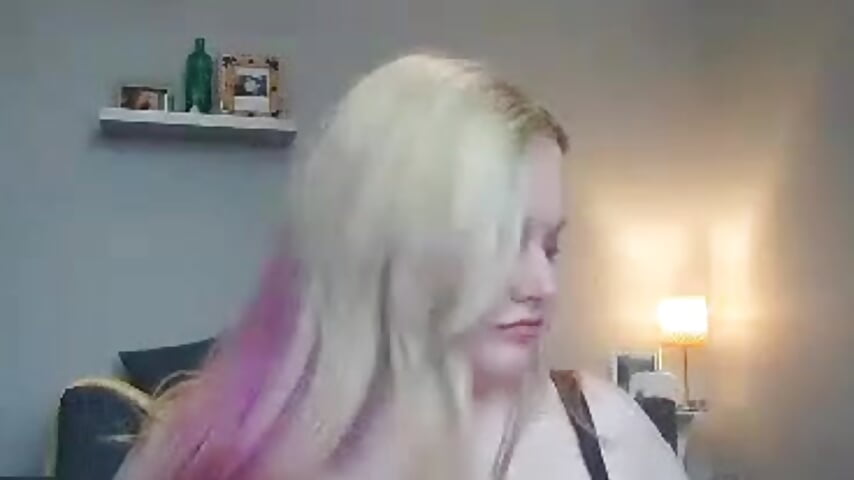 1000028610 - video by lusty_lilly cam model