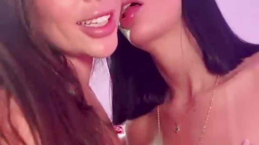 A hot kiss with my friend💕