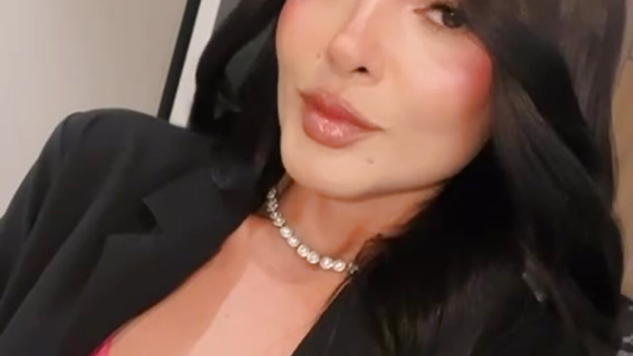 How her beauty captivates you and her tenderness overwhelms you ❤️－カメラキャストのHolly_Brensonexx_の動画