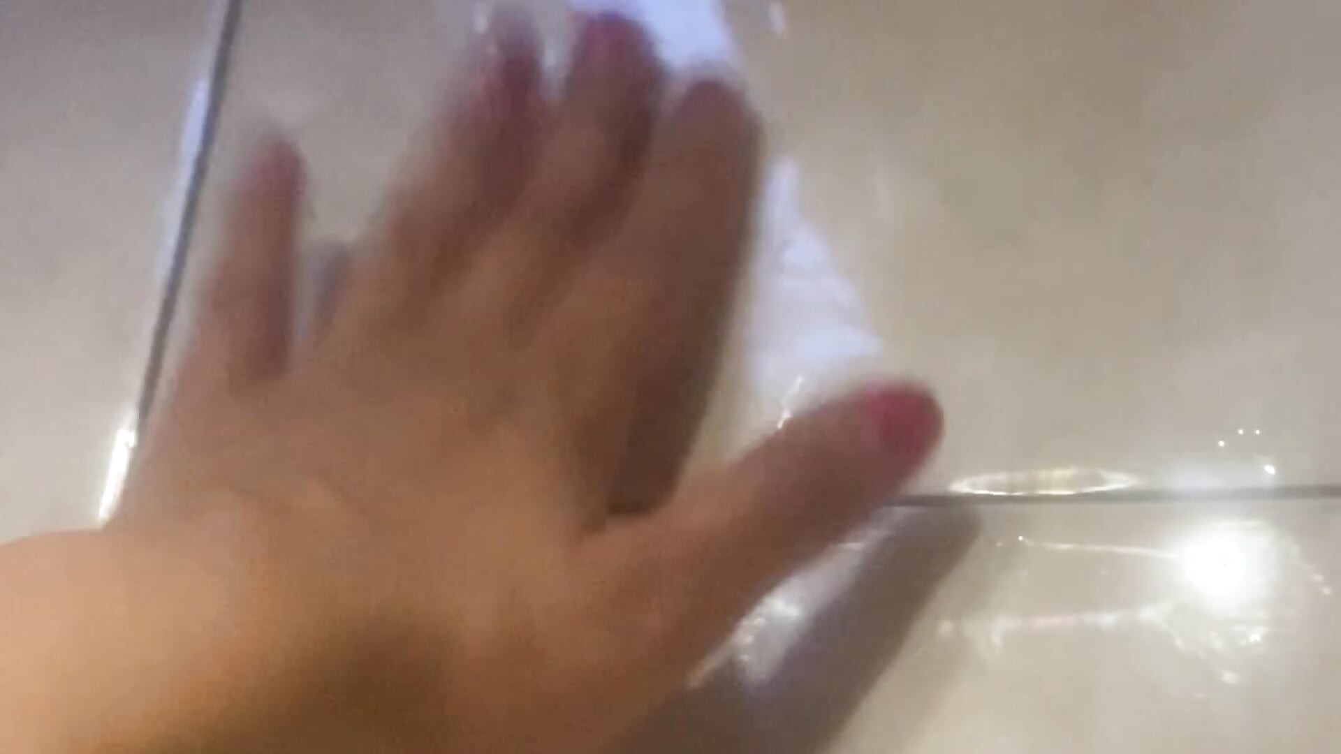 Así quedó el suelo después de hacer squirt por primera vez 😭😍🥵 - video by hannaxnatx cam model