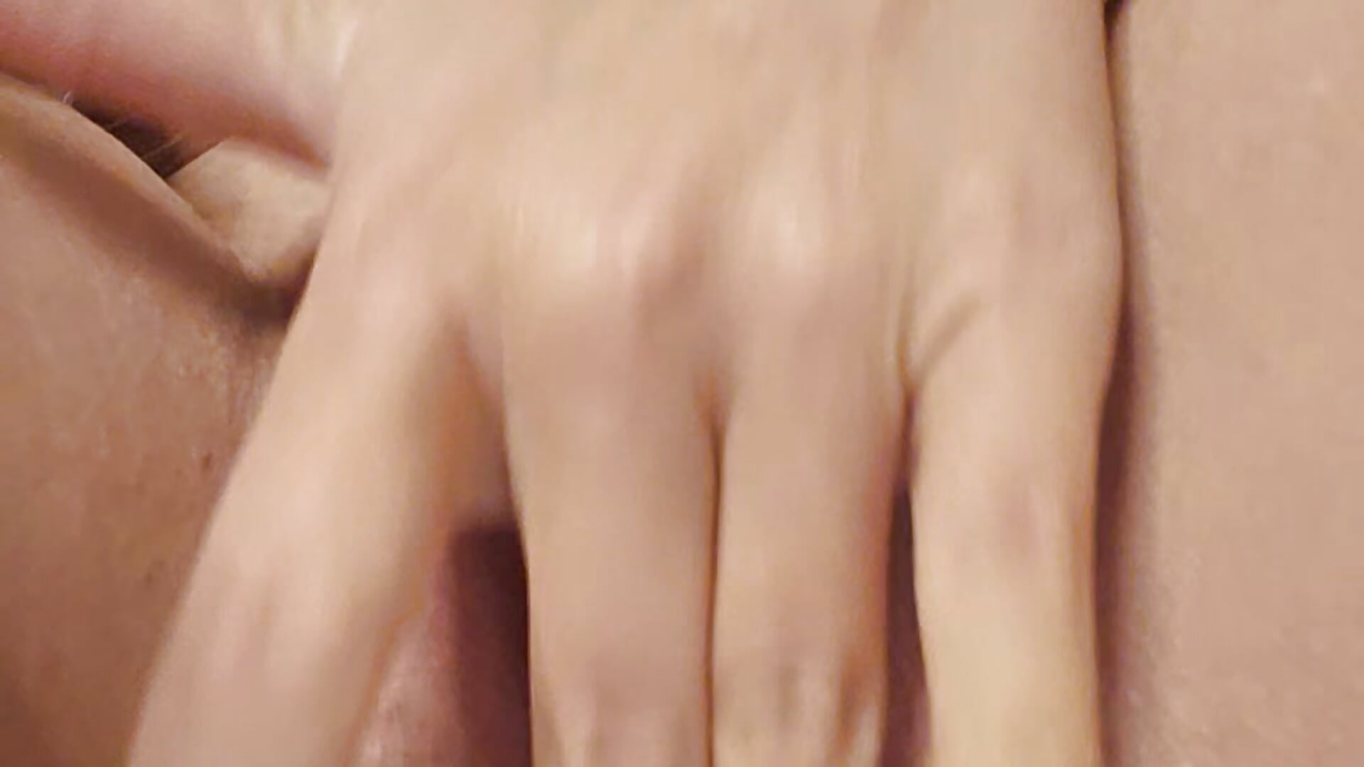 Fingering very wet pussy